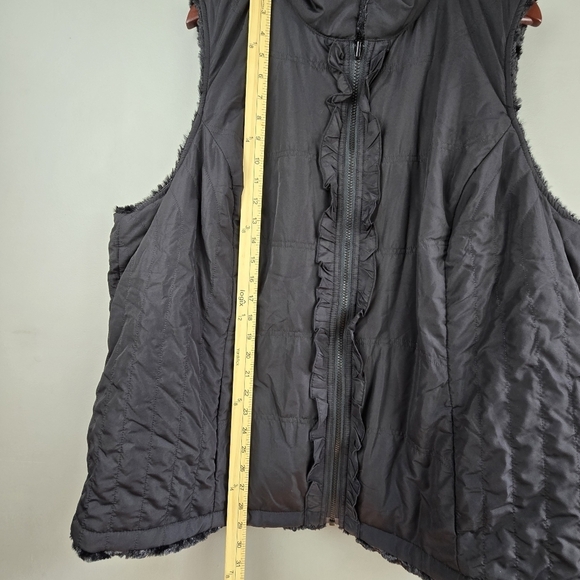 CJ BANKS Reversible Ruffle Zip Vest Faux Fur Black Women Sz 3X Neutral Layering - Picture 13 of 13